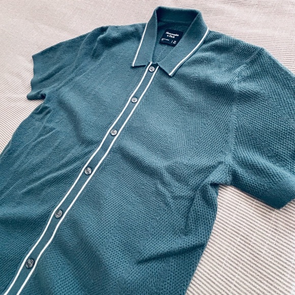 Abercrombie & Fitch Men's Short Sleeve Sweater Button Down Shirt - Picture 3 of 4